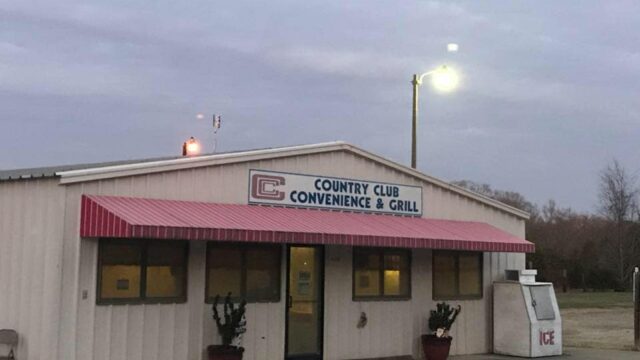 The front entrance to Country Club Convenience & Grill