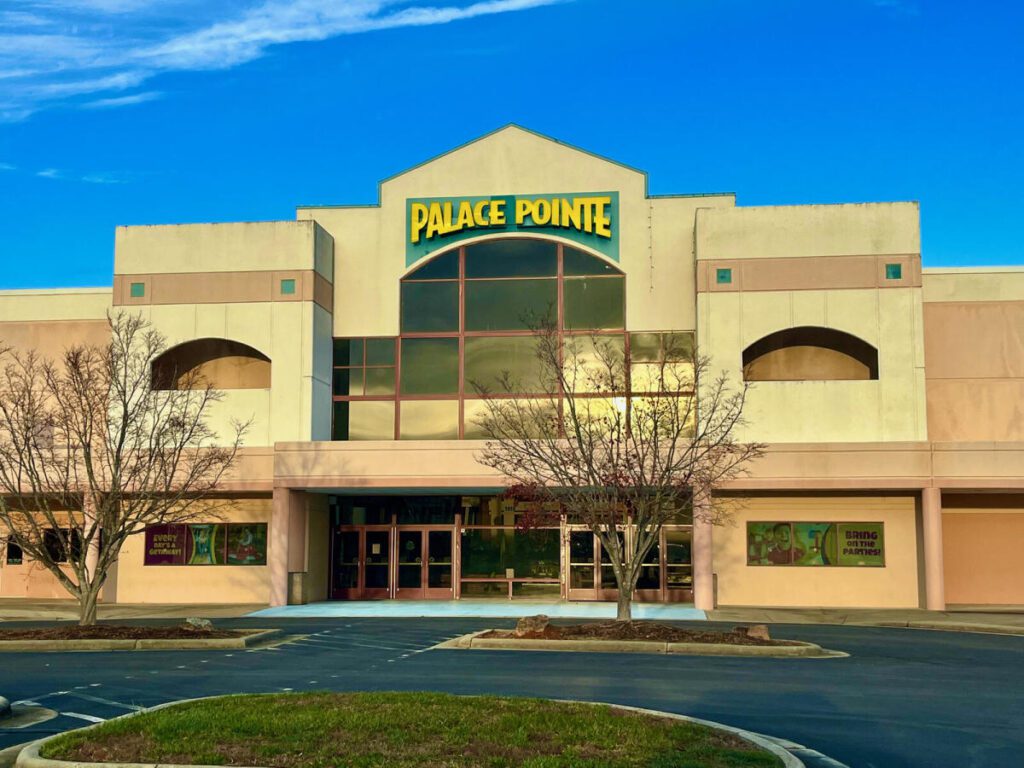 Entrance to Palace Pointe